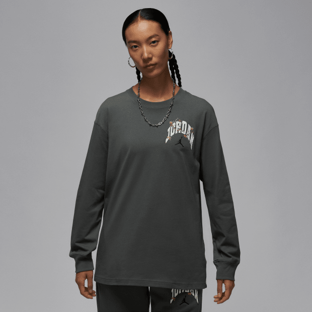 Nike Women's Oversized Graphic Long Sleeve T-Shirt HV0449-0681:1