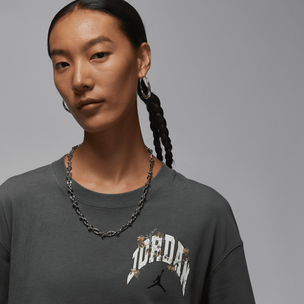 Nike Women's Oversized Graphic Long Sleeve T-Shirt HV0449-0681:1