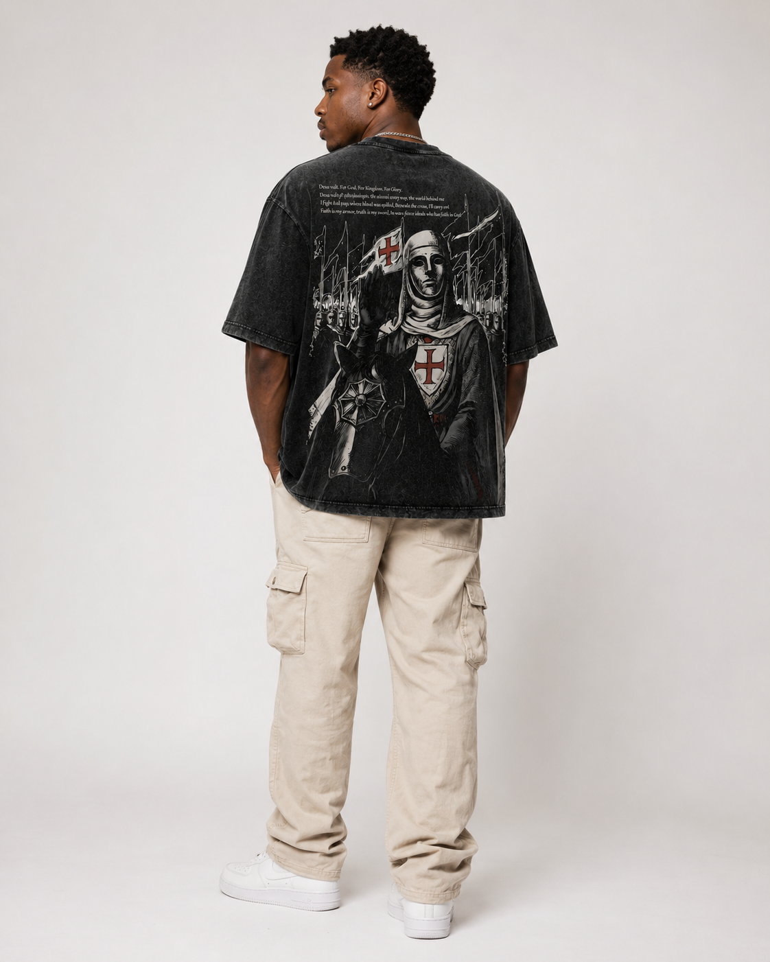 Vintage-Washed Black T-Shirt – Templar Red Cross Shield & Medieval Crusader – Gothic Wasteland Style – Unisex Loose-Fit Streetwear Short-Sleeve Tee