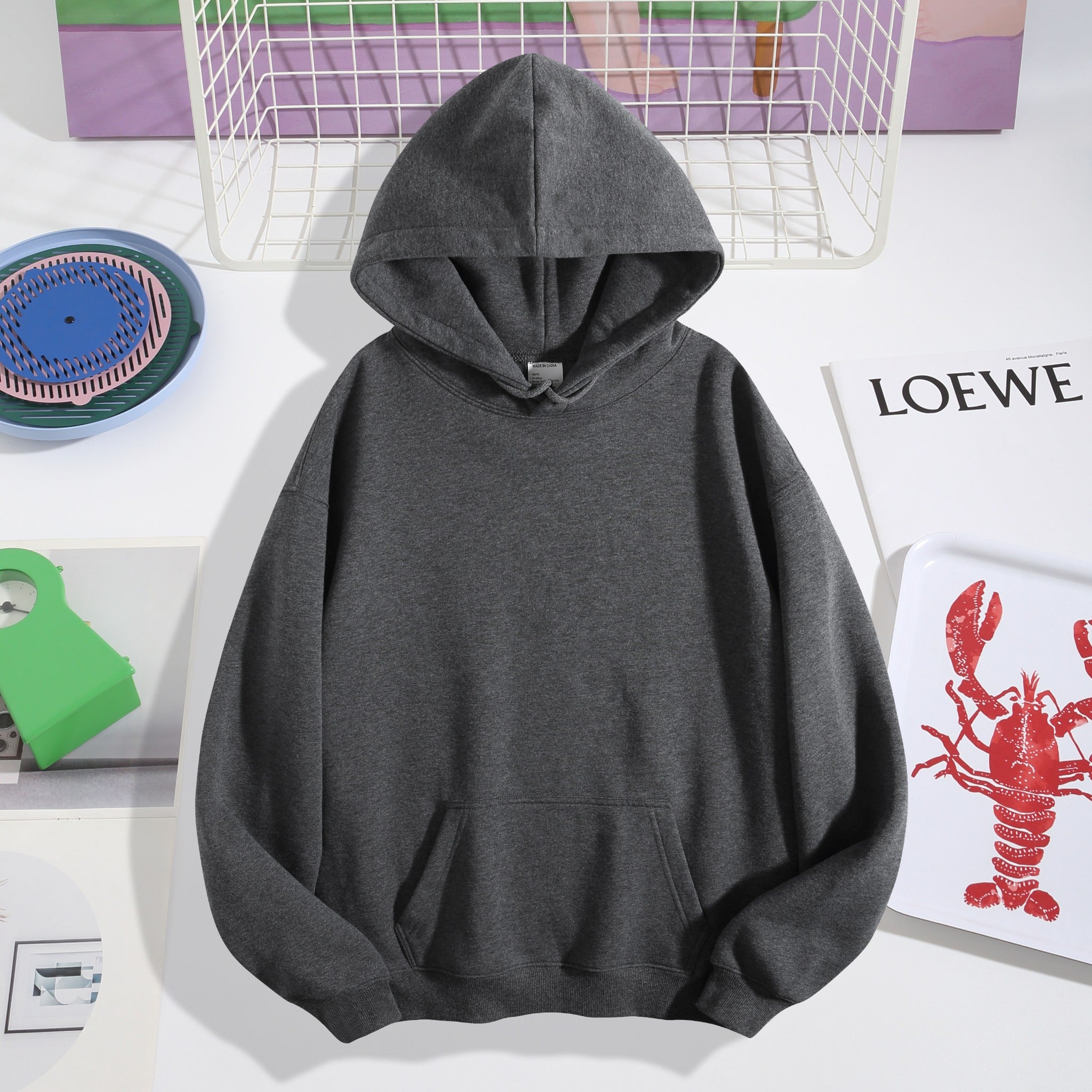 Unisex heavyweight hooded sweatshirt; breathable cotton blend; casual top suitable for couples.