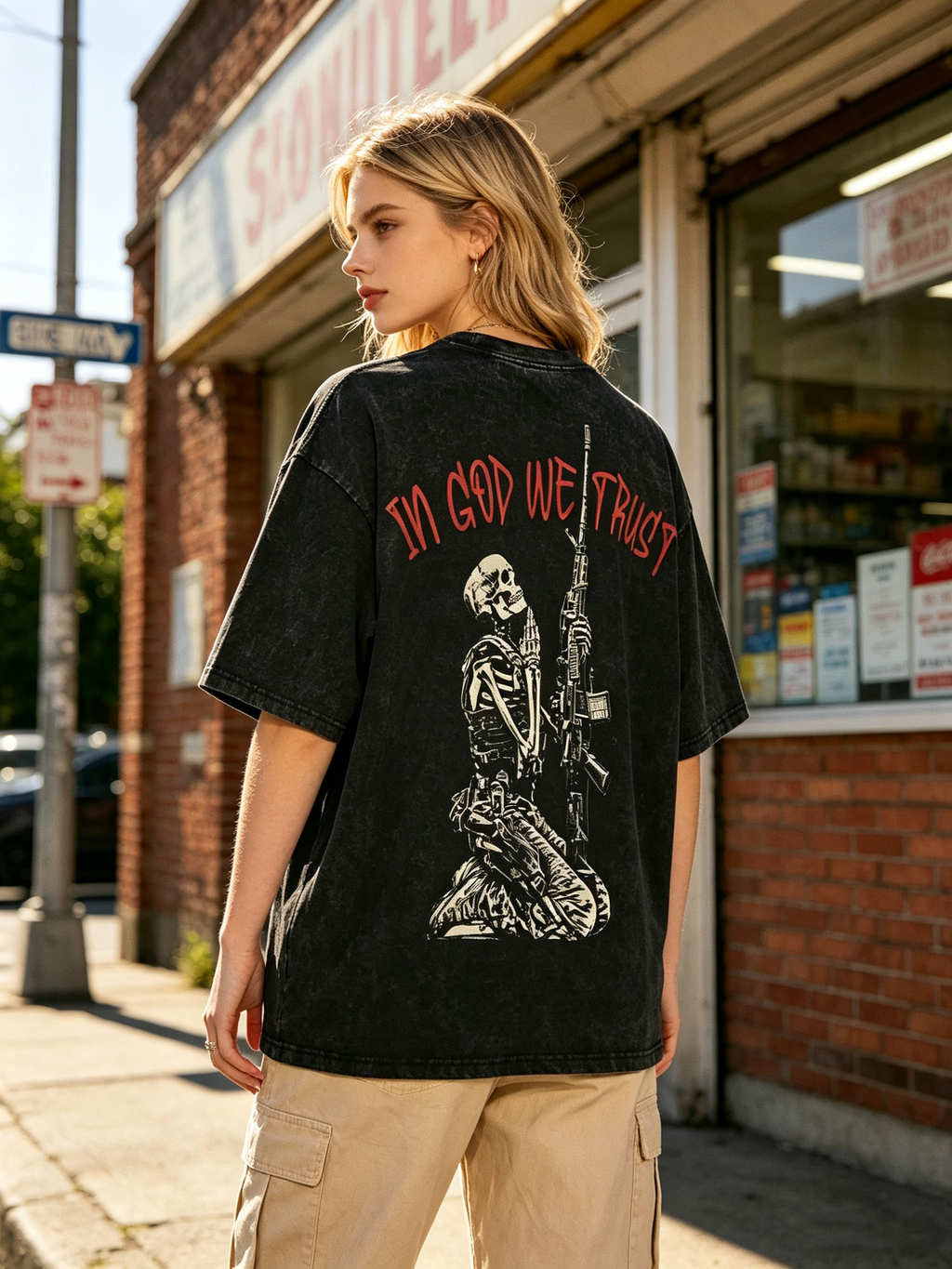 Women's American-style vintage-wash short-sleeve T-shirt; loose, oversized fit featuring a double-sided print of a skull holding a gun.