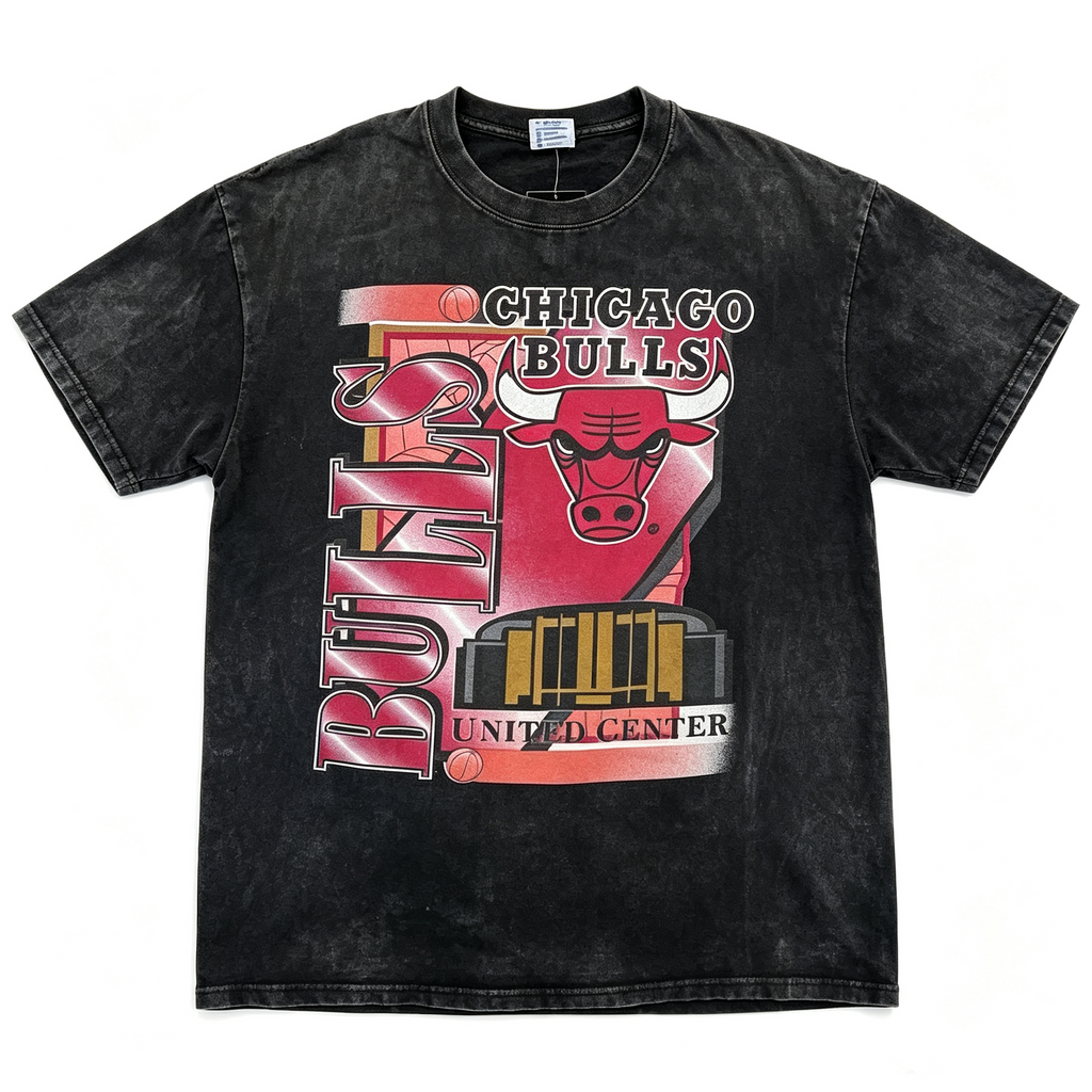 Women's Washed Black Vintage-Style T-Shirt – Chicago Bulls Oversized Cotton Short-Sleeve Tee with Large Retro Basketball Graphic