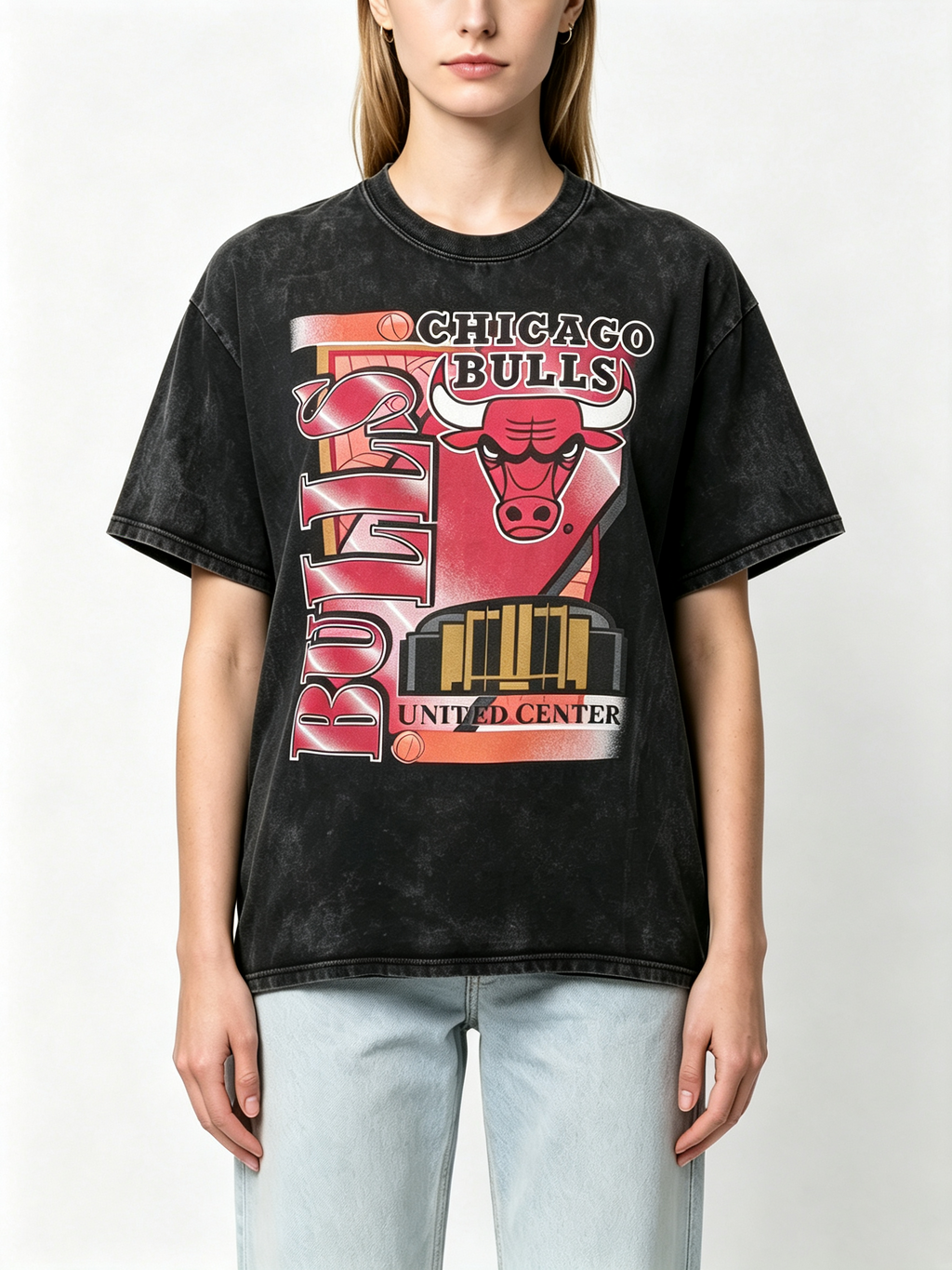 Women's Washed Black Vintage-Style T-Shirt – Chicago Bulls Oversized Cotton Short-Sleeve Tee with Large Retro Basketball Graphic
