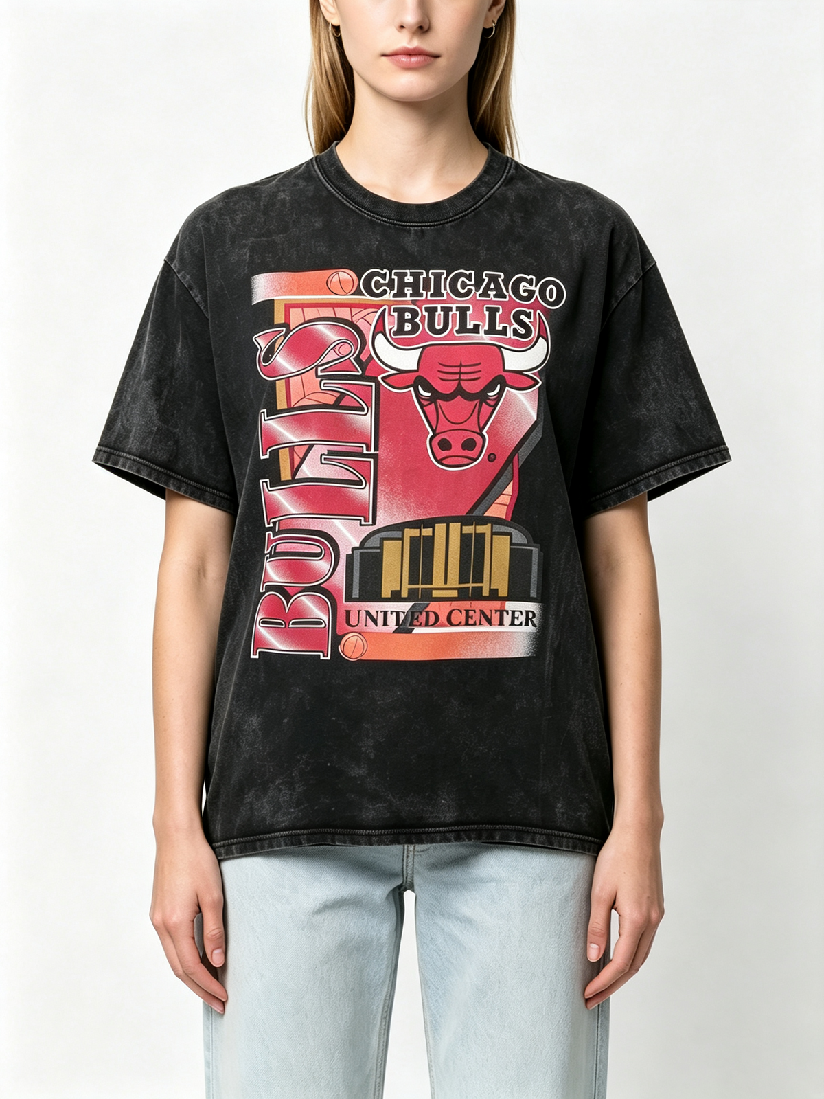 Women's Washed Black Vintage-Style T-Shirt – Chicago Bulls Oversized Cotton Short-Sleeve Tee with Large Retro Basketball Graphic