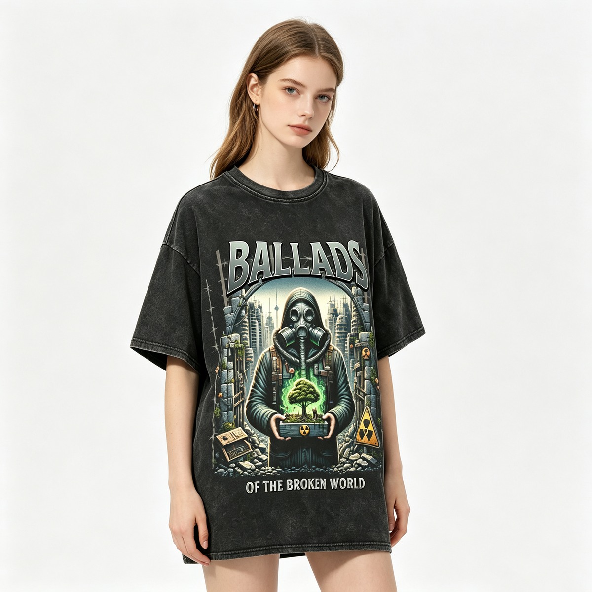 Women's American-style acid-washed, distressed "wasteland" gas mask graphic tee – Post-apocalyptic punk oversized drop-shoulder trendy T-shirt