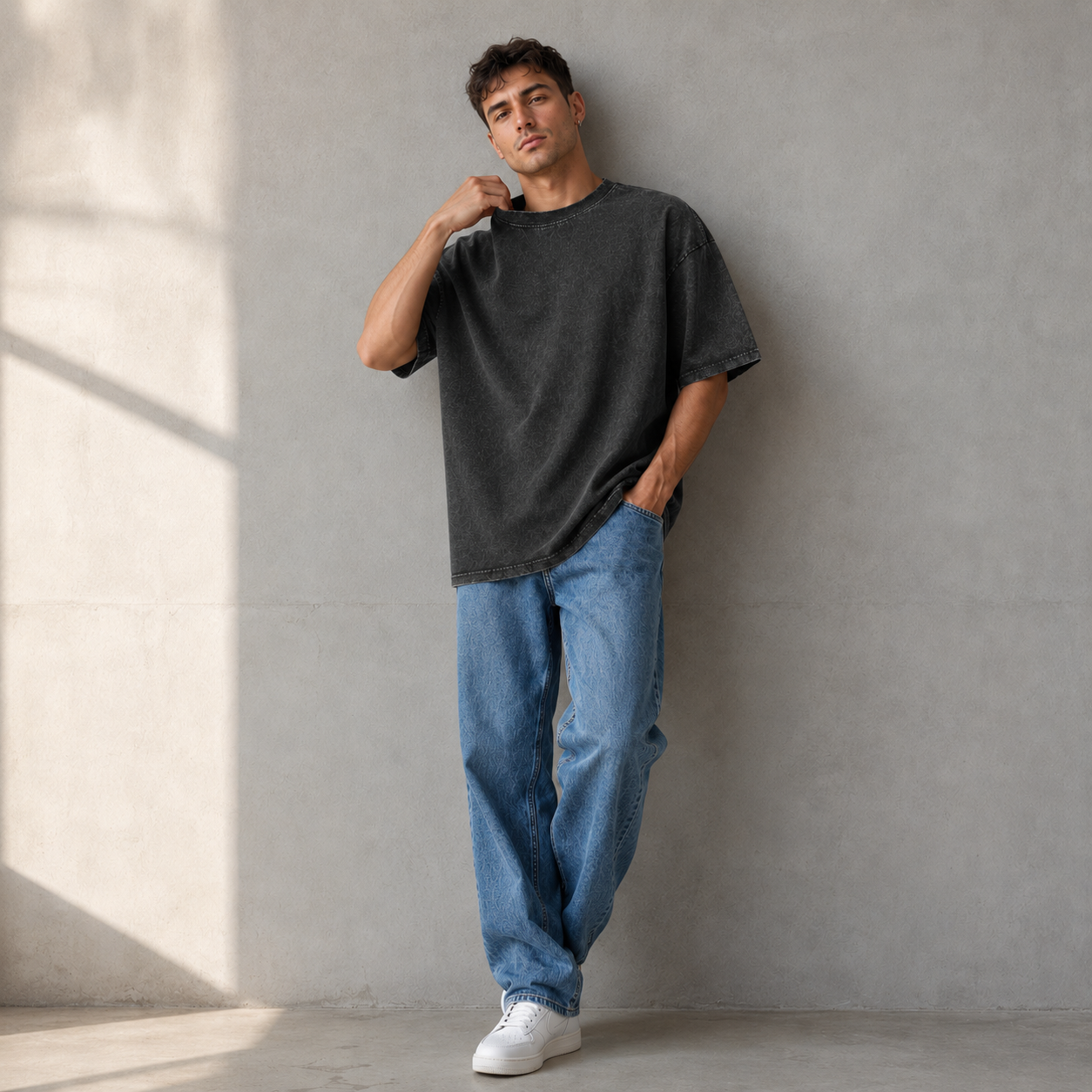 Premium Heavyweight Vintage-Washed Black T-Shirt | Minimalist Street-Style Oversized Short-Sleeve Tee