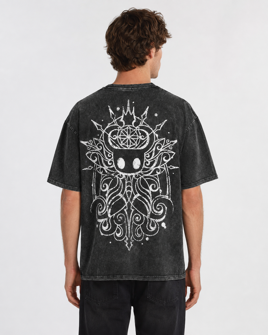 American-style acid-washed distressed hollow knight print short-sleeved T-shirt, heavy-duty wash, oversized, retro indie game style, unisex.
