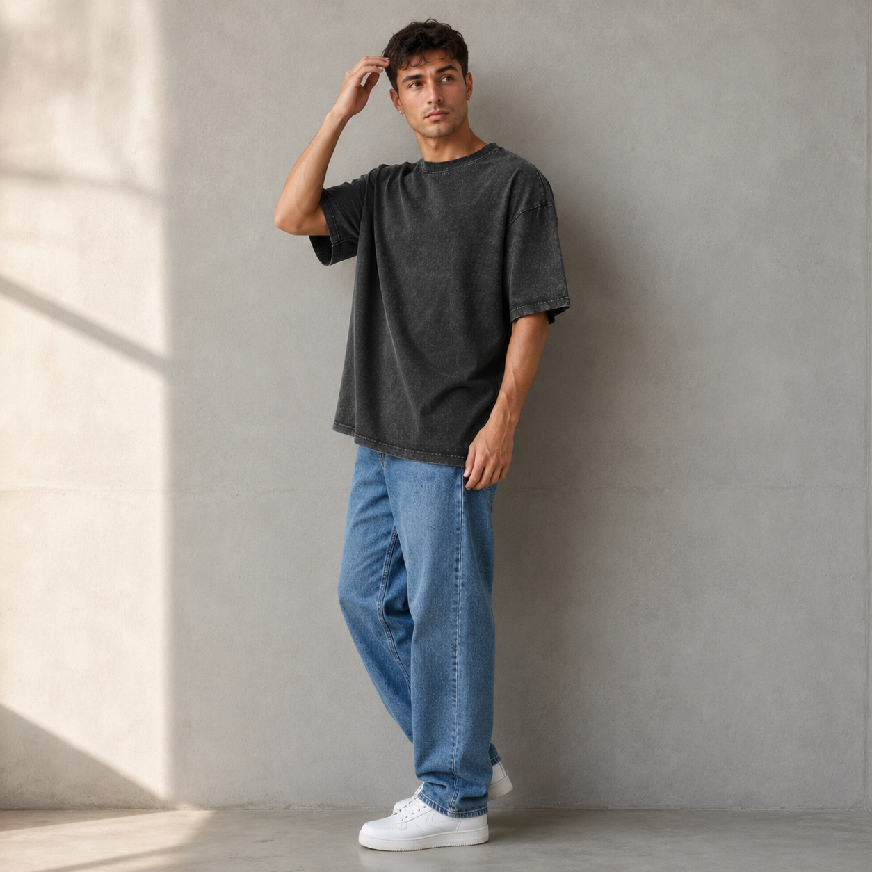 Premium Heavyweight Vintage-Washed Black T-Shirt | Minimalist Street-Style Oversized Short-Sleeve Tee