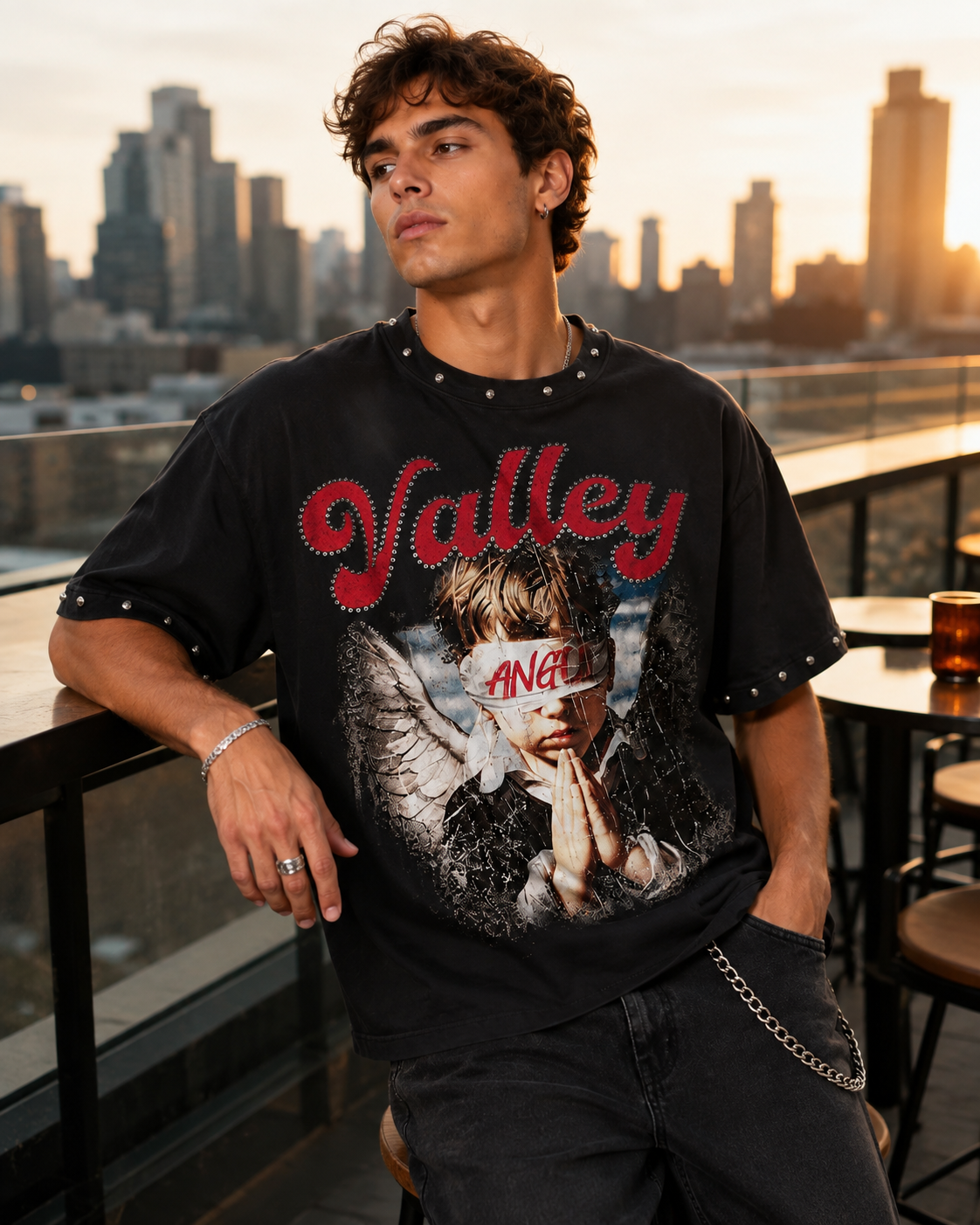American High-Street Vintage Studded T-Shirt – Oversized Drop-Shoulder Fit with Distressed Cracked-Effect Angel Print