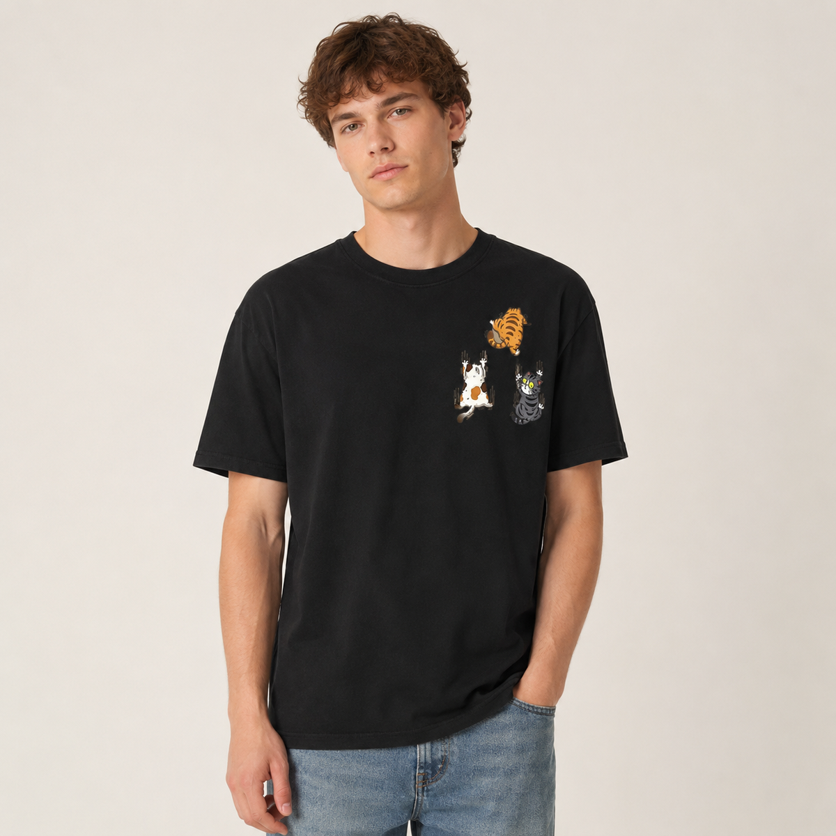 Distressed Black Oversized T-Shirt (100% Cotton) – Cute & Playful "Wall-Climbing Cat" Graphic – Retro Casual Style