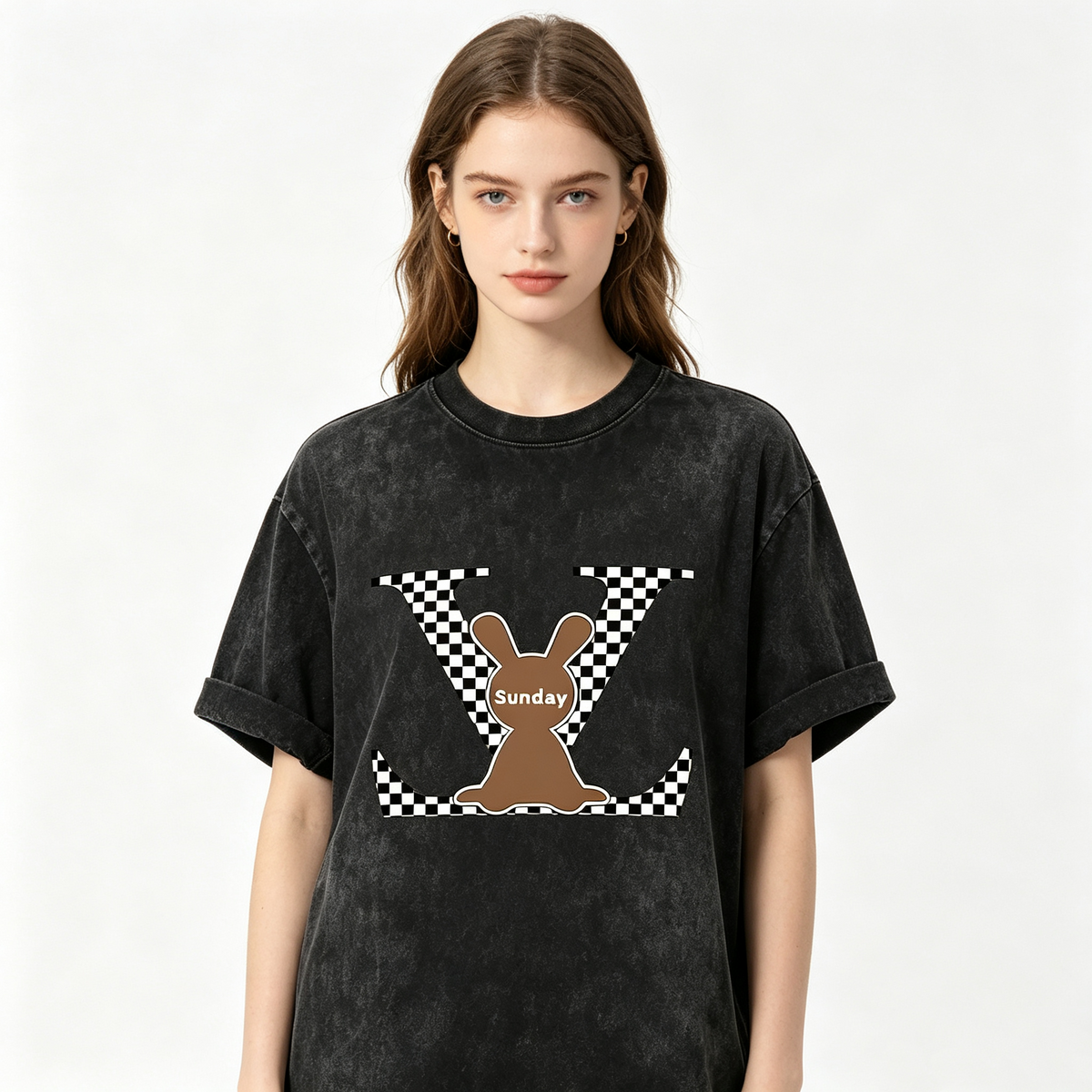 Women's cropped short-sleeve T-shirt with a vintage washed finish, featuring a checkerboard rabbit and "Sunday" letter print—a sweet-yet-edgy crew-neck top.