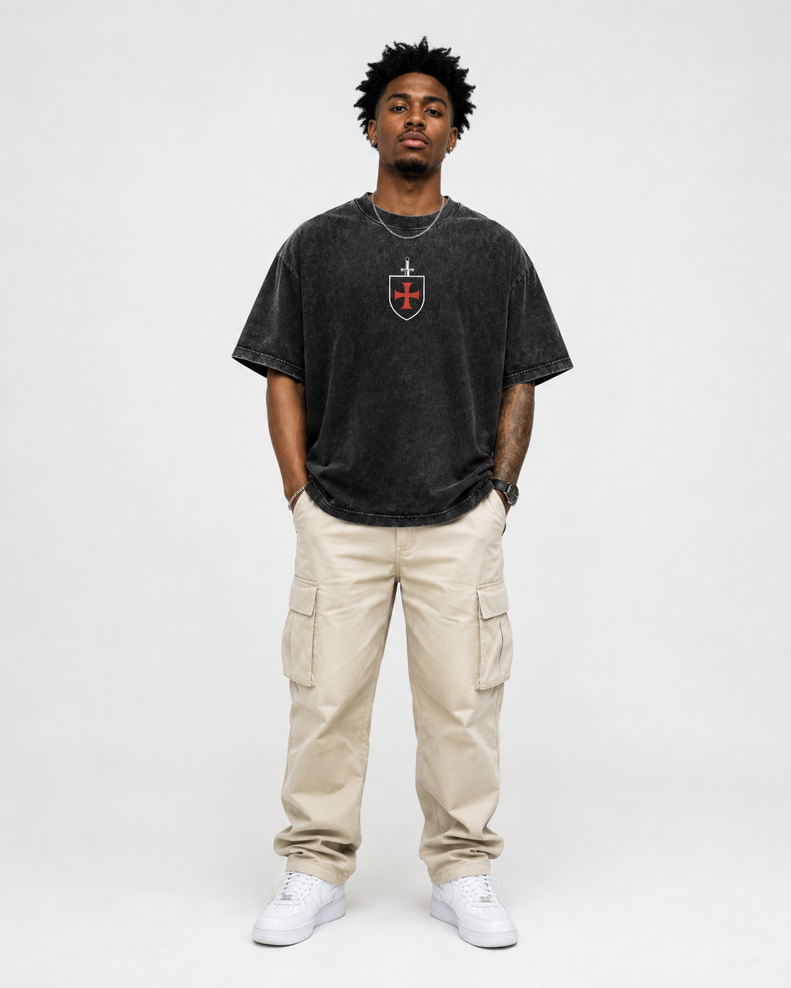 Vintage-Washed Black T-Shirt – Templar Red Cross Shield & Medieval Crusader – Gothic Wasteland Style – Unisex Loose-Fit Streetwear Short-Sleeve Tee