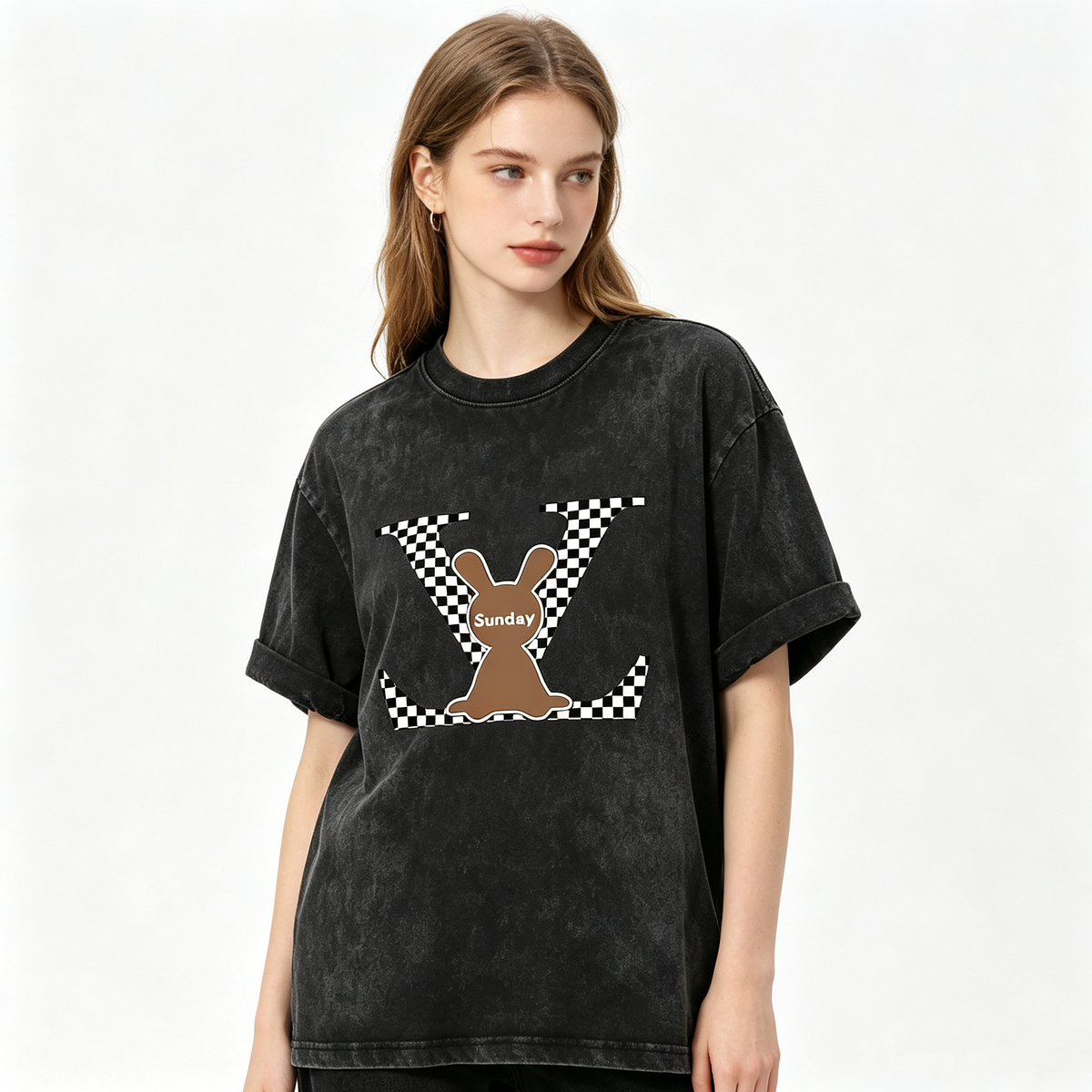 Women's cropped short-sleeve T-shirt with a vintage washed finish, featuring a checkerboard rabbit and "Sunday" letter print—a sweet-yet-edgy crew-neck top.