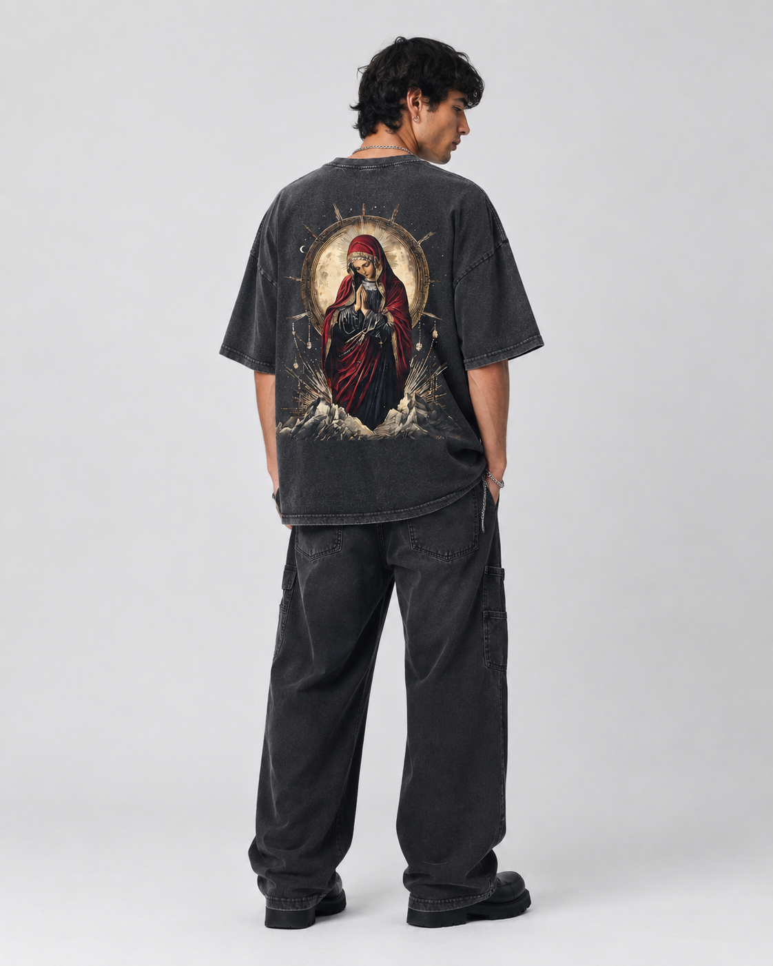 American-style vintage-wash heavyweight T-shirt featuring a Sacred Heart of the Virgin Mary print; unisex, loose-fitting, Gothic retro style.