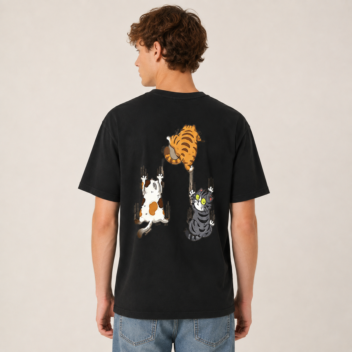 Distressed Black Oversized T-Shirt (100% Cotton) – Cute & Playful "Wall-Climbing Cat" Graphic – Retro Casual Style