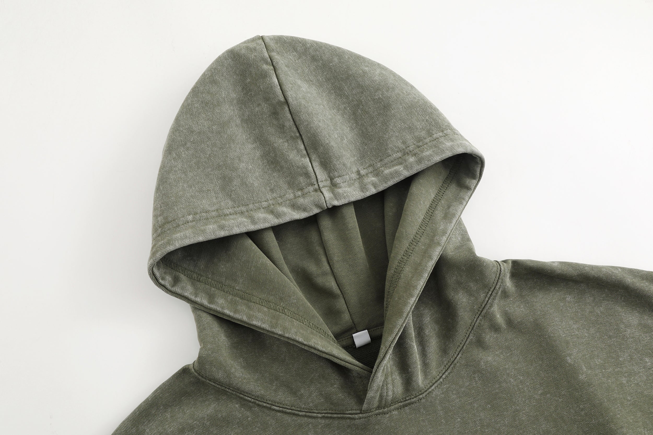 Vintage-wash distressed hooded sweatshirt—a versatile, relaxed-fit casual jacket with a laid-back, dropped-shoulder style.