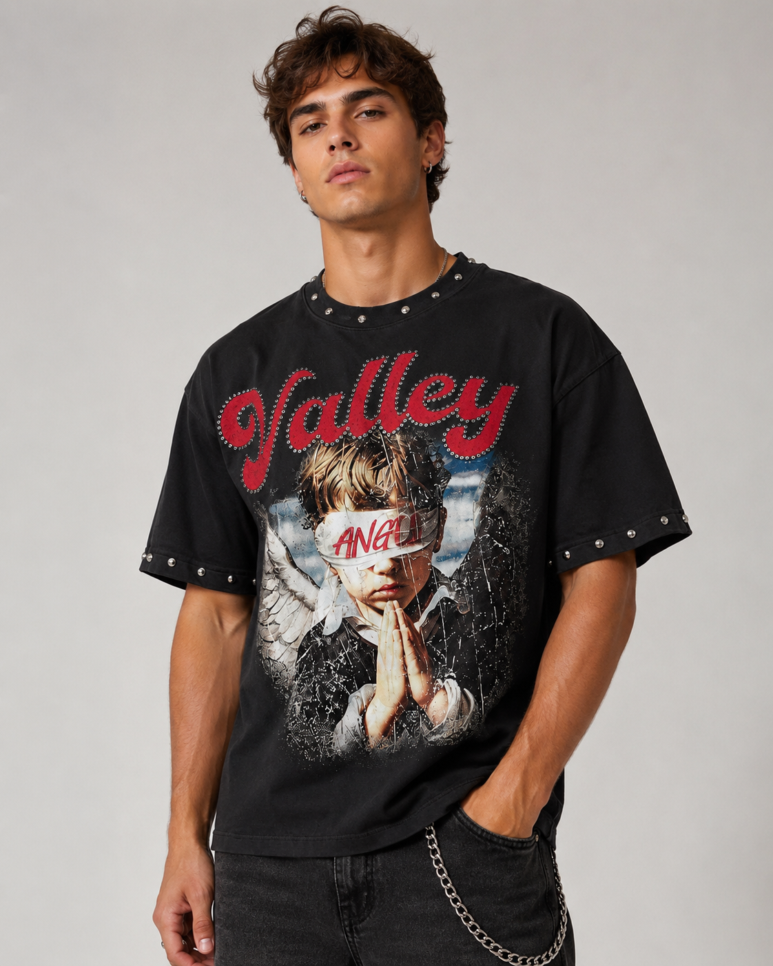 American High-Street Vintage Studded T-Shirt – Oversized Drop-Shoulder Fit with Distressed Cracked-Effect Angel Print
