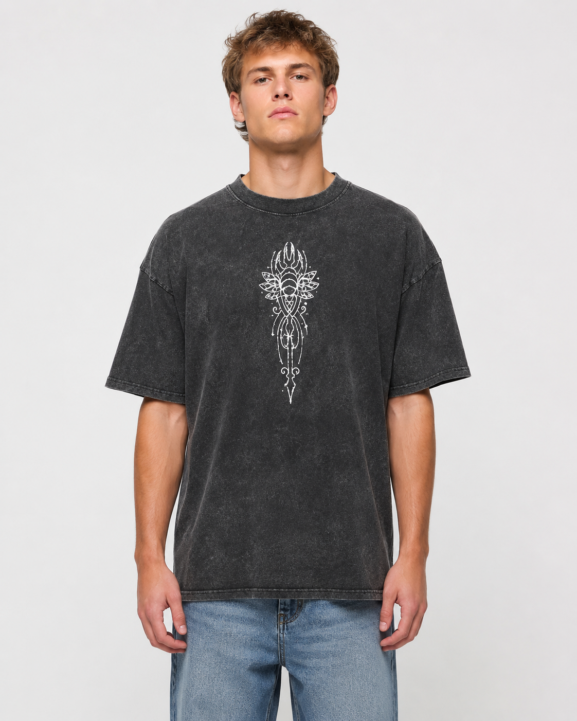 American-style acid-washed distressed hollow knight print short-sleeved T-shirt, heavy-duty wash, oversized, retro indie game style, unisex.