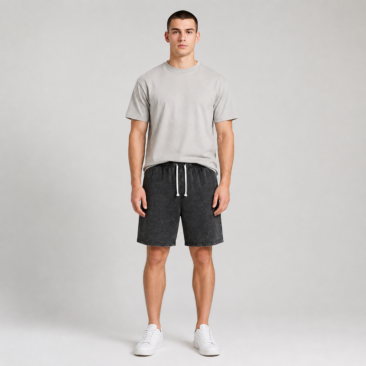 American-style vintage distressed-wash shorts; breathable cotton-blend athletic shorts; versatile, casual unisex style.
