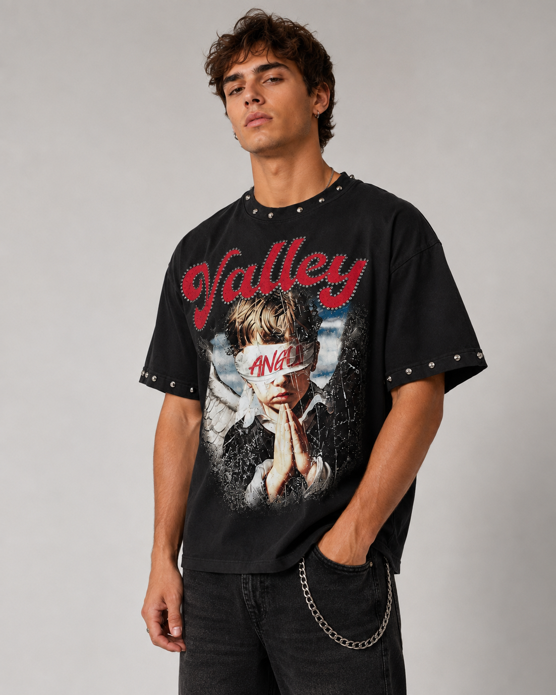 American High-Street Vintage Studded T-Shirt – Oversized Drop-Shoulder Fit with Distressed Cracked-Effect Angel Print