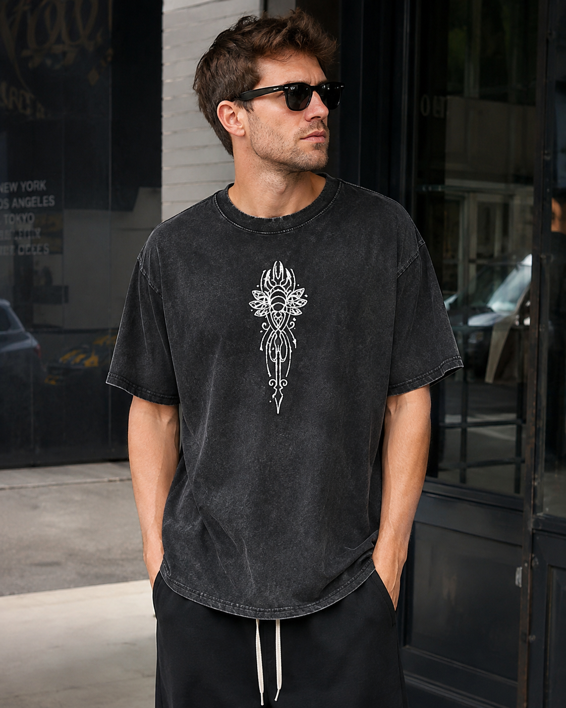 American-style acid-washed distressed hollow knight print short-sleeved T-shirt, heavy-duty wash, oversized, retro indie game style, unisex.