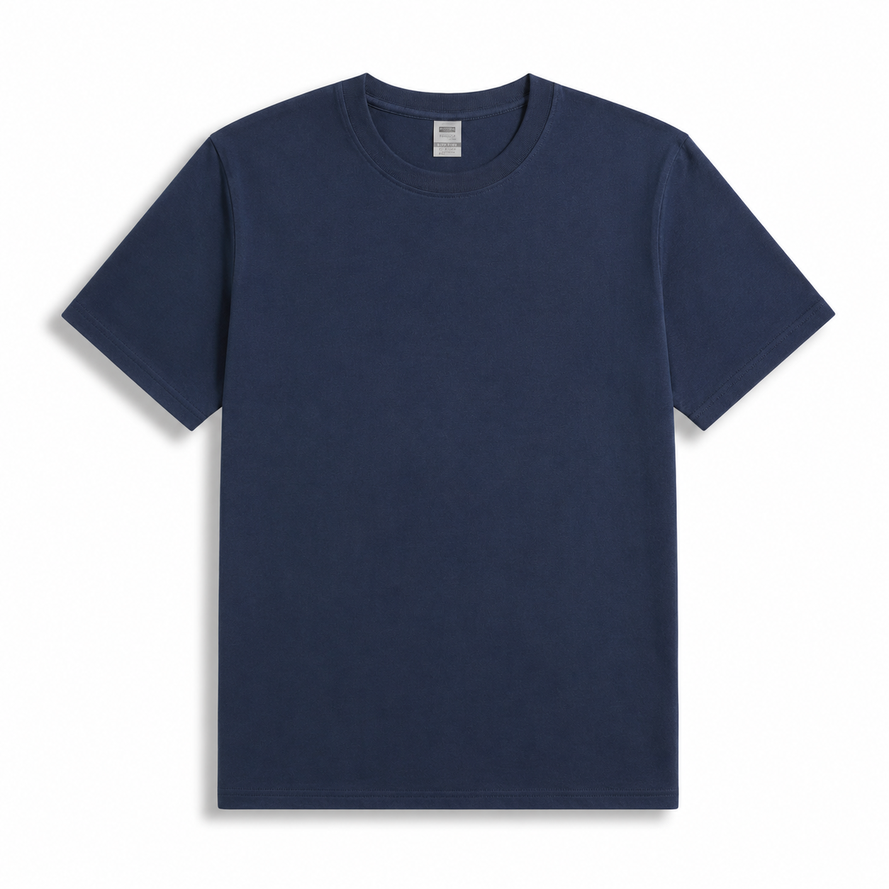 A men's dark blue pure cotton crew-neck T-shirt that is easy to style all year round.