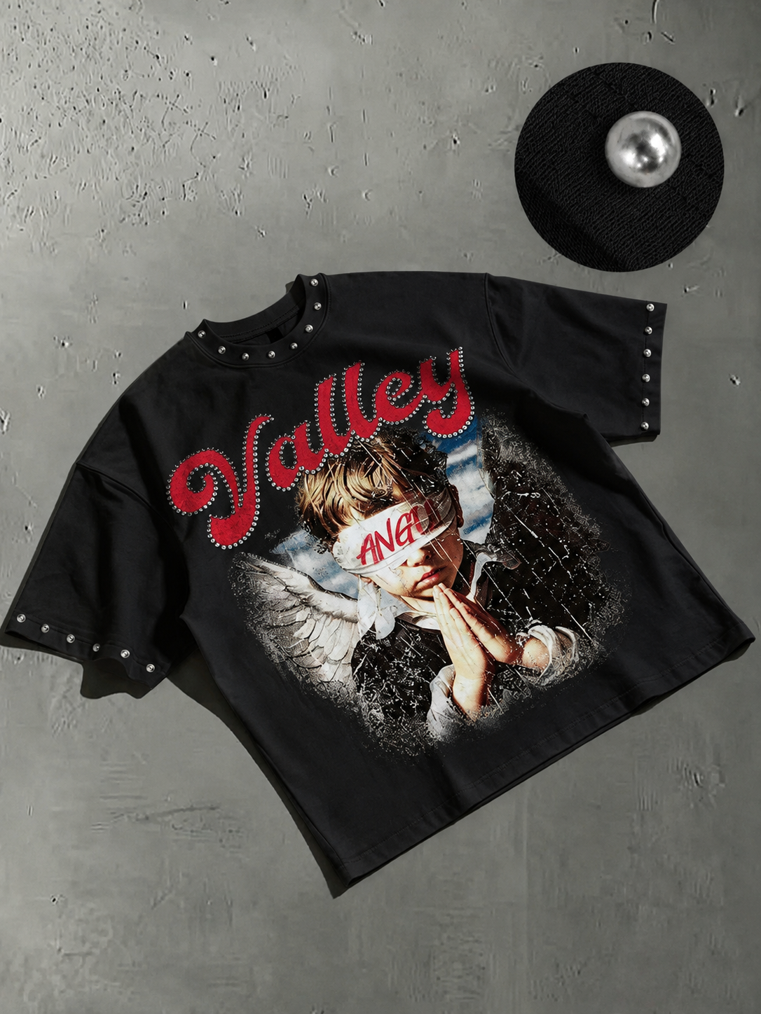 American High-Street Vintage Studded T-Shirt – Oversized Drop-Shoulder Fit with Distressed Cracked-Effect Angel Print