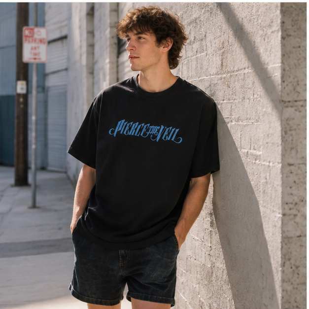 American-style distressed black short-sleeve T-shirt: 100% cotton, oversized fit, double-sided print—a casual tee for fans and collectors.